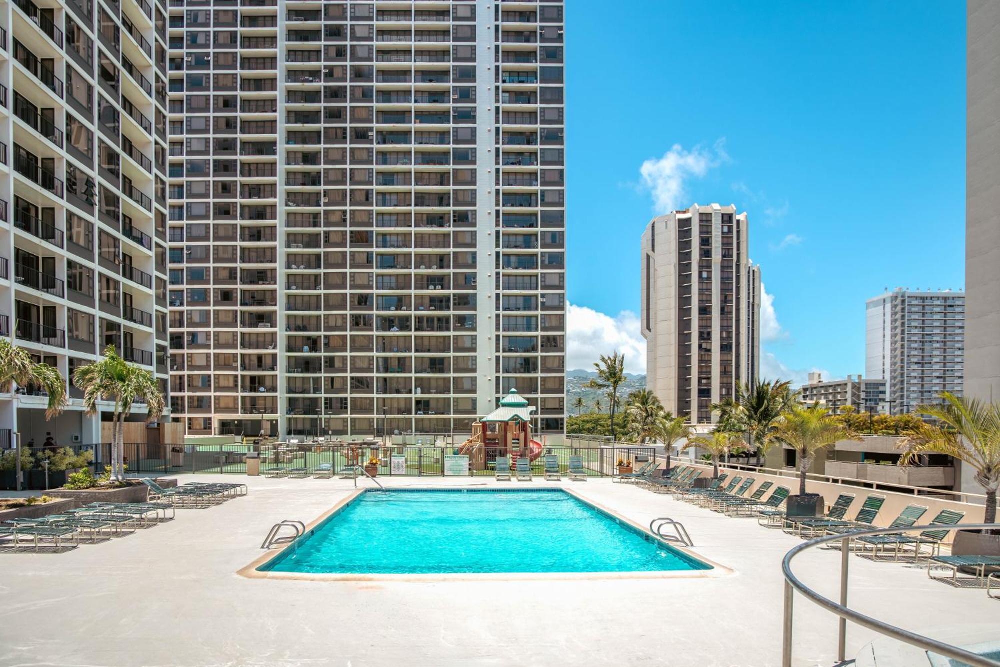 Waikiki Banyan Oasis With Partial Ocean View, 1-Block To Beach, Free Parking Apartment Honolulu Exterior photo